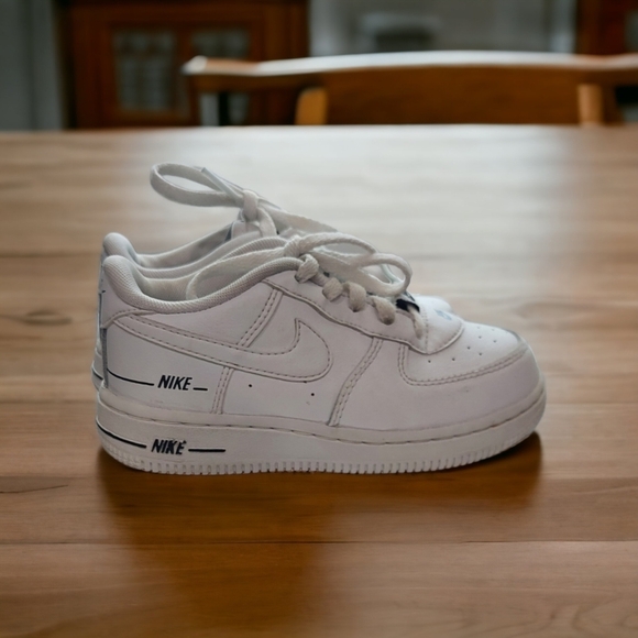 Nike Air Force 1 Leather White Sneakers Youth Size 9 Unisex - Picture 7 of 15